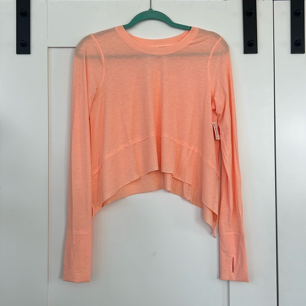 🍑FREE PEOPLE MVMT TOP🍑